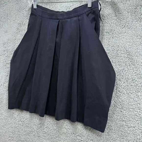 COS Women's Size 8 Navy Pleated Skirt with Ballon Shape Structure - Picture 3 of 10